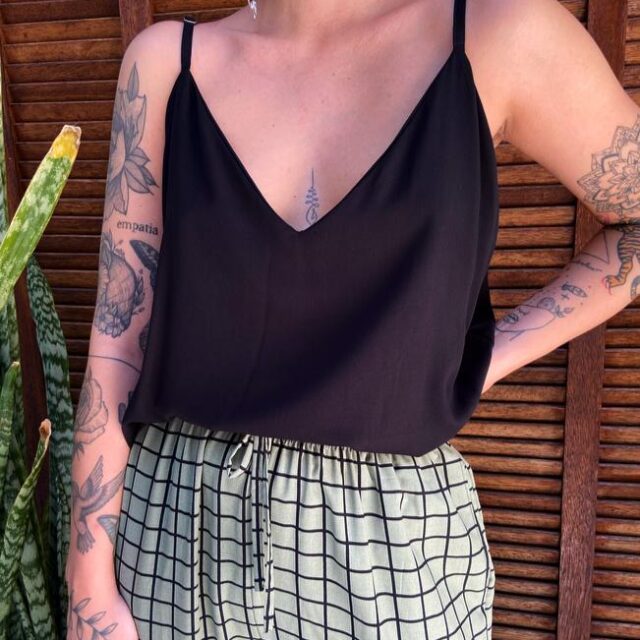Blusinha V Preta