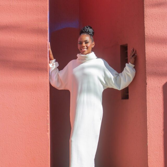 Vestido Moletom Gola Alta Off White