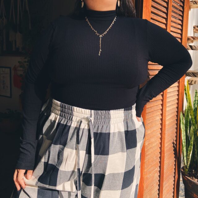 Cropped Gola Alta Manga Longa Preto