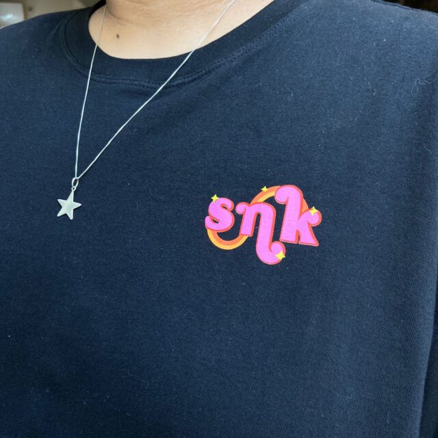 Camiseta SNK Arco Íris Preta