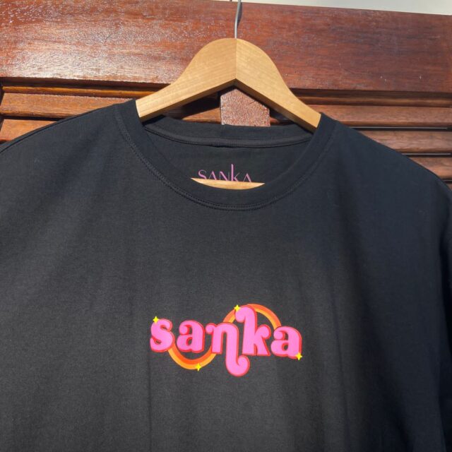 Camiseta Sanka Arco Íris Preta