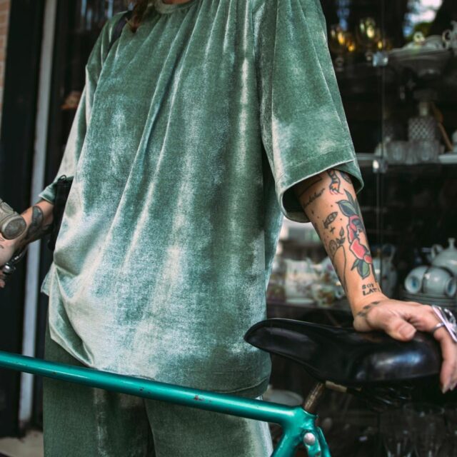 Camiseta Oversized Veludo Verde Oliva - Imagem 4