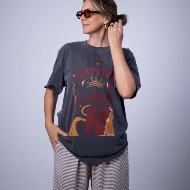 Camiseta Latina Libre Cinza