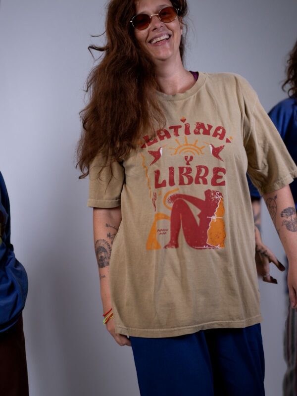 Camiseta Latina Libre Areia