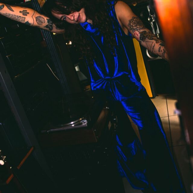 Regata Boho Veludo Azul Galáxia - Imagem 2