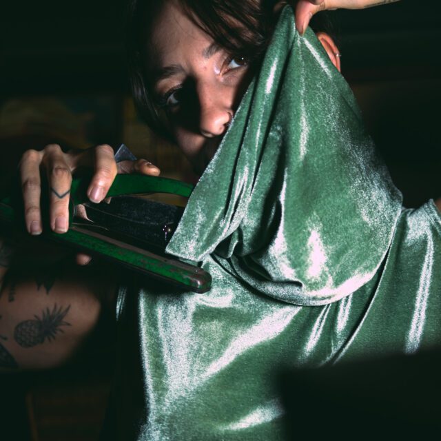 Regata Boho Veludo Verde Oliva - Imagem 4