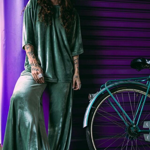 Camiseta Oversized Veludo Verde Oliva