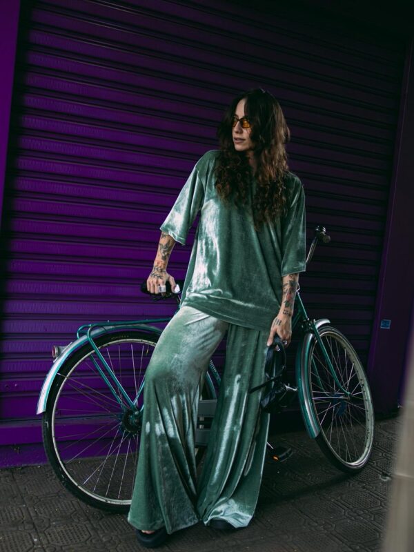 Camiseta Oversized Veludo Verde Oliva