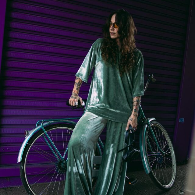 Camiseta Oversized Veludo Verde Oliva - Imagem 2